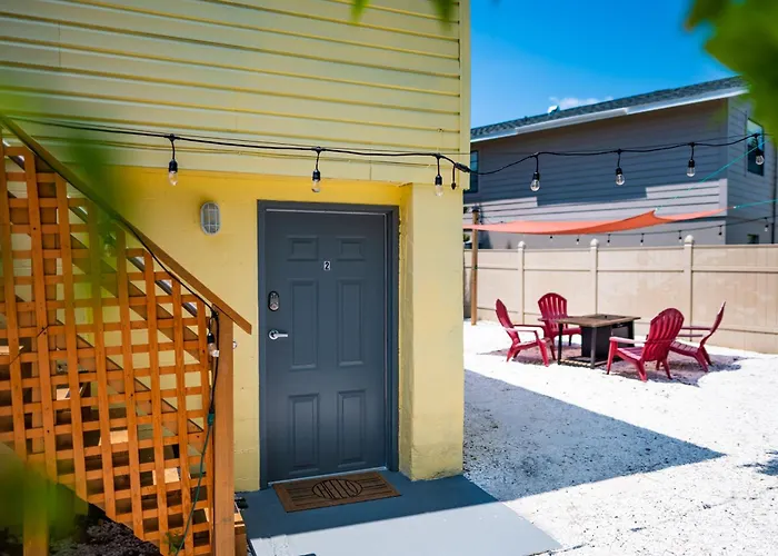 Contemporary Beach Bungalow - King Bed - 5Min Walk To Beach